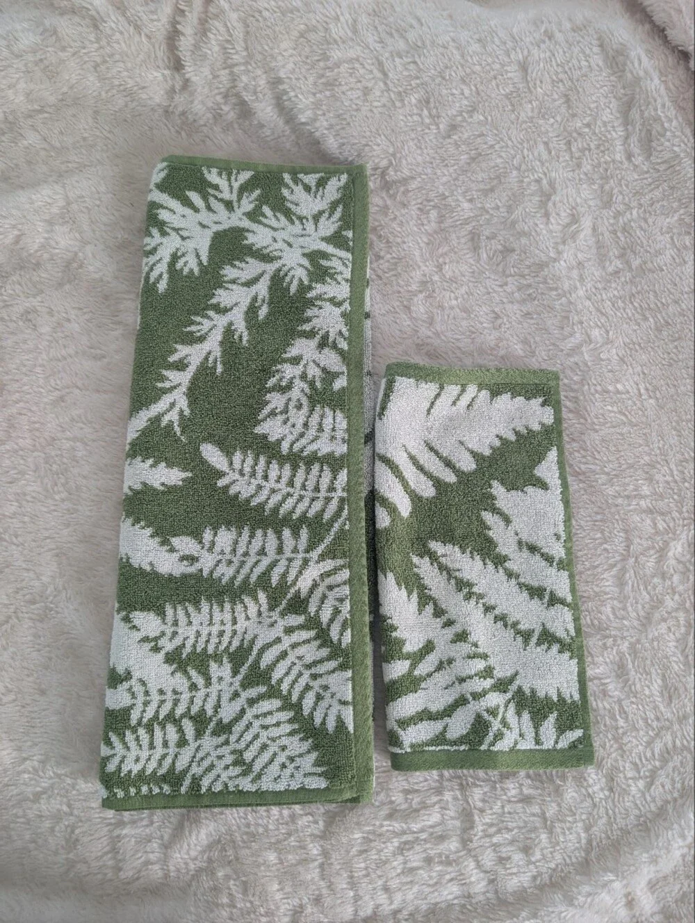 Pottery Barn Fern Towels - White & Green